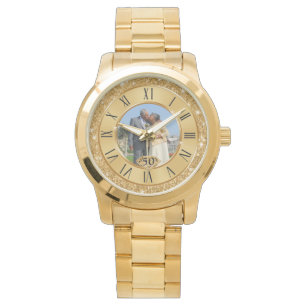 50周年記念写真を持つ妻への贈り物 腕時計