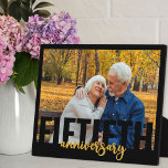 50周年記念特大タイポグラフィ写真 フォトプラーク<br><div class="desc">金モダンの命日の写真結婚プラークこのデザインはモダン、大きすぎるタイポグラフィとブラシのスクリプトを黒と金ゴールドで備えている。この写真テンプレートは、写真の1つを追加するように設定されお気に入りの、ランドスケープ形式で表示される。</div>