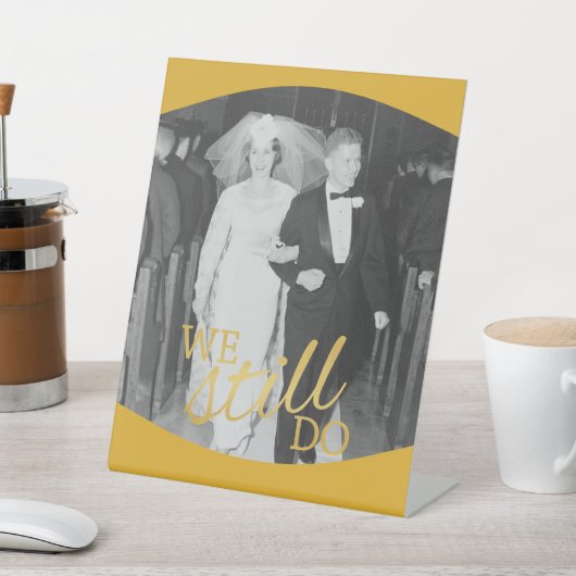 50周年記念結婚写真 – まだ残っている 台座サイン (インサイチュ)