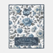 50回目の結婚記念日のダスティブルーの芍薬の花のアート フリースブランケット (正面)
