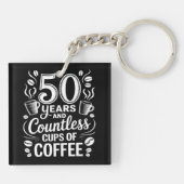 50年と無数のコーヒーカップ キーホルダー (裏面)