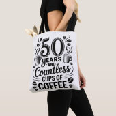 50年と無数のコーヒーカップ トートバッグ (クローズアップ)