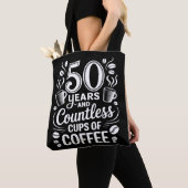 50年と無数のコーヒーカップ トートバッグ (クローズアップ)