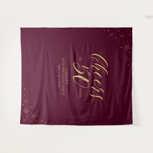 50年の輝きを祝って　ゴールド＆バーガンディの誕生日パーティー乾杯！ タペストリー (正面(横))