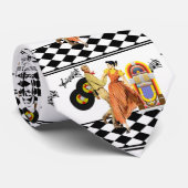 50年代のダイナーのジュークボックスはカップルの踊りを記録します ネクタイ (ロール)