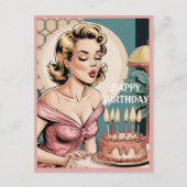 50年代のレトロな金髪の女性と誕生日ケーキ ポストカード (正面)