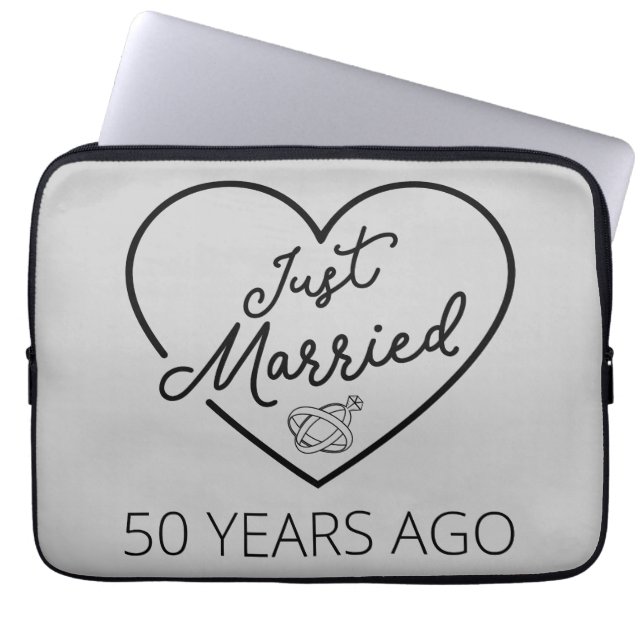 50年前に結婚しましたIII ラップトップスリーブ (正面)