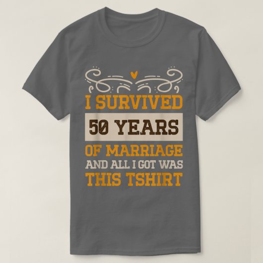 50年間の結婚生活を生き抜いた 結婚記念日 Tシャツ (デザイン正面)
