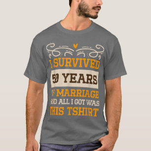 50年間の結婚生活を生き抜いた 結婚記念日 Tシャツ