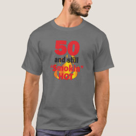 50歳と今でも暑い煙 – 50誕生日 Tシャツ