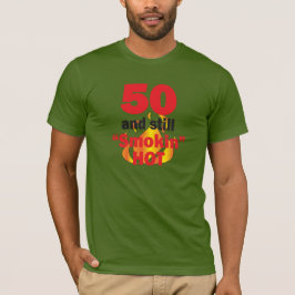 50歳と今でも暑い煙 – 50誕生日 Tシャツ