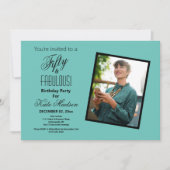 50歳と素晴らしい誕生日パーティーティール(緑がかった色)ブラックフォト 招待状 (正面)