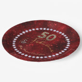 50歳と素晴らしい赤いきらめき50歳の誕生パーティー ペーパープレート (アングル)