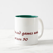 50歳になるまで全てのおもしろいとゲームだ ツートーンマグカップ (正面右)