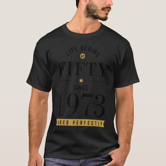 50歳の人生は50歳の1973年50歳の誕生日から始まる Tシャツ (正面)