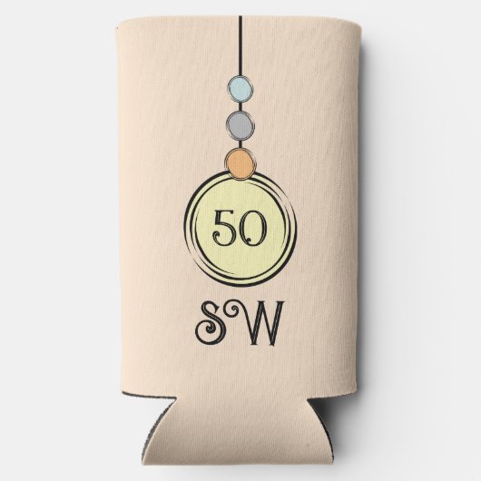 50歳の誕生日にイニシャルを追加任意の年齢イエローオレンジ スリム缶クーラー (裏面)