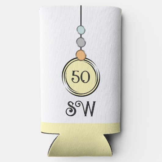 50歳の誕生日に任意の年齢の黄色の白を追加イニシャル スリム缶クーラー (裏面)