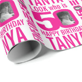 50歳の誕生日のピンク色の写真とカスタム名前50歳の人 ラッピングペーパー (ロールコーナー)