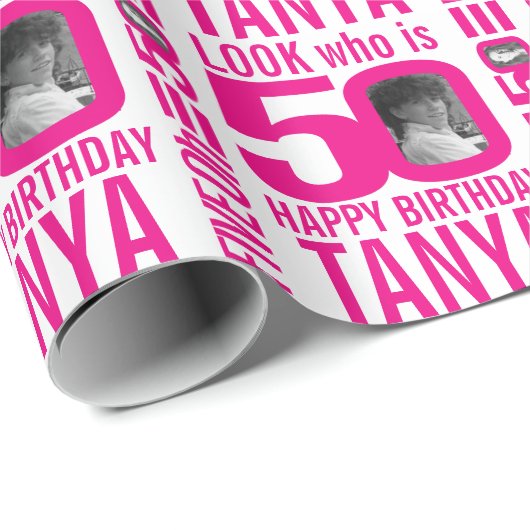 50歳の誕生日のピンク色の写真とカスタム名前50歳の人 ラッピングペーパー (ロールコーナー)