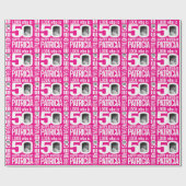 50歳の誕生日のピンク色の写真とカスタム名前50歳の人 ラッピングペーパー (フラット)