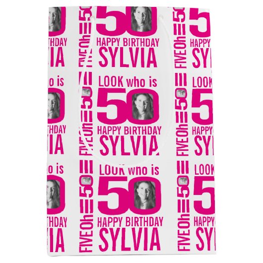 50歳の誕生日のピンク色の写真50カスタムの写真名 ミディアムペーパーバッグ (正面)