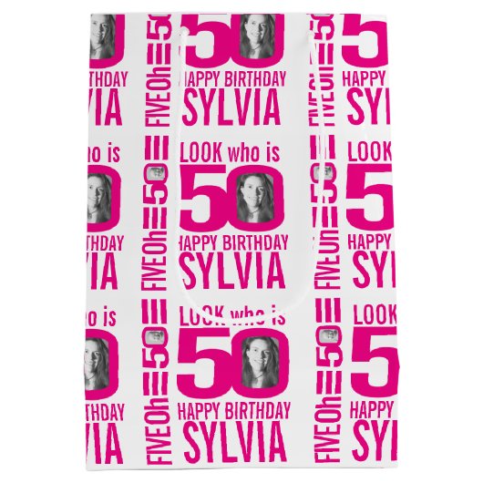 50歳の誕生日のピンク色の写真50カスタムの写真名 ミディアムペーパーバッグ (裏面)