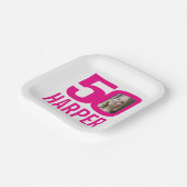 50歳の誕生日の明るいピンクの白50カスタム枚の写真 ペーパープレート (傾斜あり)