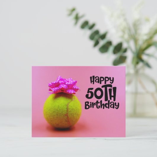 50歳の誕生日の言葉がピンク色のテニスボール ポストカード (スタンド正面)