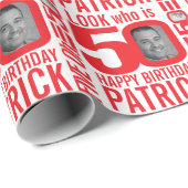 50歳の誕生日の赤の白のルック50カスタムの写真名 ラッピングペーパー (ロールコーナー)