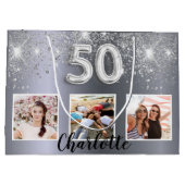 50歳の誕生日の銀のグリッターダストフォトモノグラム ラージペーパーバッグ (裏面)
