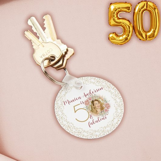 50歳の誕生日を祝うゴージャスなピンクの花と金の写真 キーホルダー