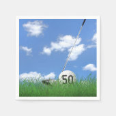 50歳の誕生日を迎えるゴルフボールとクラブ スタンダードカクテルナプキン (正面)