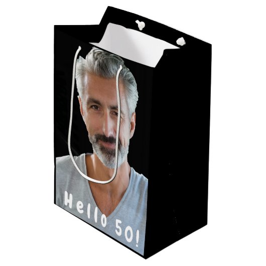 50歳の誕生日カスタム写真こんにちは50男の男性 ミディアムペーパーバッグ (正面アングル)