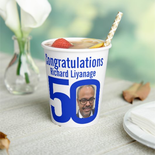 50歳の誕生日カスタム文字2枚のフォトホワイトブルー 紙コップ (インサイチュ)