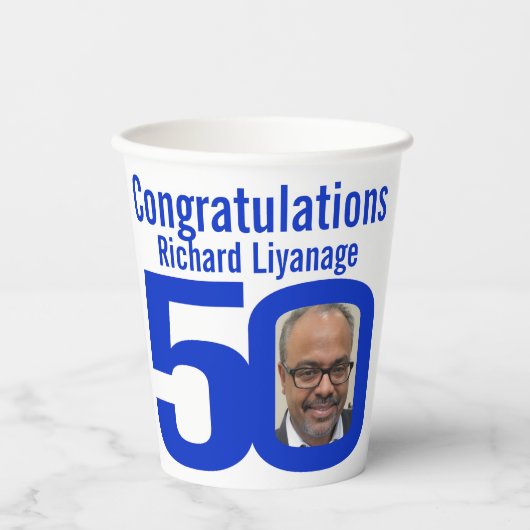 50歳の誕生日カスタム文字2枚のフォトホワイトブルー 紙コップ (正面)