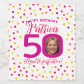 50歳の誕生日カラフルピンク黄色の紙吹雪写真 ワインラベル (シングルラベル)