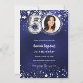 50歳の誕生日ネイビーブルーシルバースターズ写真ラグジュアリー 招待状 (正面)