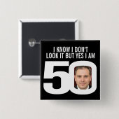 50歳の誕生日バッジが見えないのは分かってる 缶バッジ (正面&裏面)