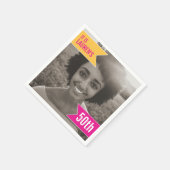 50歳の誕生日パーティーで自分の写真をピンク色の黄色に追加 スタンダードカクテルナプキン (角)