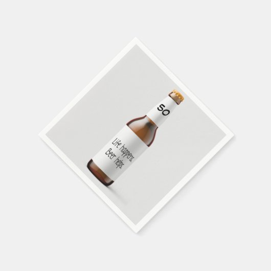 50歳の誕生日パーティーのためのビールボトル スタンダードカクテルナプキン (角)