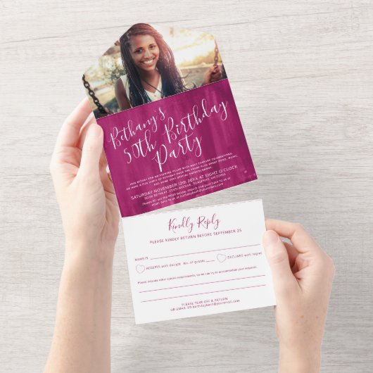 50歳の誕生日パーティーの写真 ルビーレッド オールインワン招待状 (貼ってはがせる)