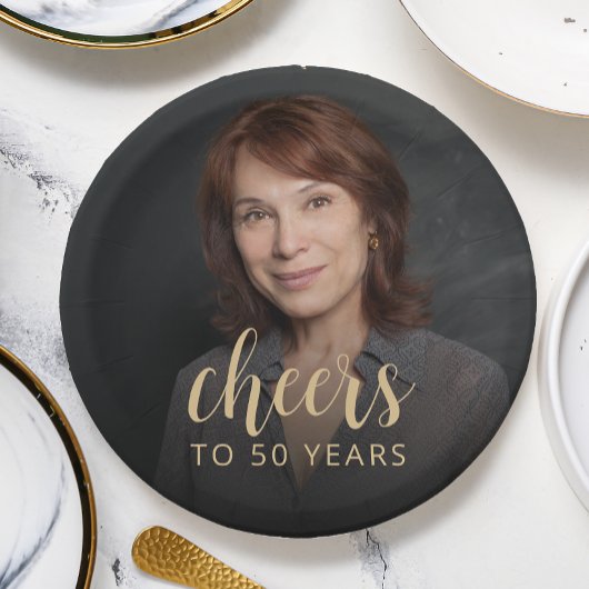 50歳の誕生日パーティーの写真 乾杯 ペーパープレート