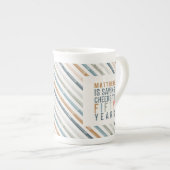 50歳の誕生日パーティーの装飾または誕生日プレゼント ボーンチャイナマグカップ (正面右)