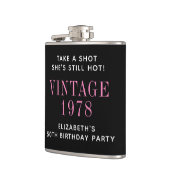 50歳の誕生日パーティーを楽しむ フラスク (左)