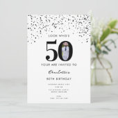 50歳の誕生日パーティー誰が50歳の写真を見モダンる 招待状 (スタンド正面)