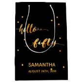 50歳の誕生日ブラック金ゴールド名タイポグラフィ モダン ミディアムペーパーバッグ (正面)