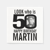 50歳の誕生日モノラル見て50カスタムの写真と名前 スタンダードカクテルナプキン (正面)