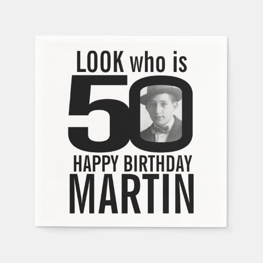 50歳の誕生日モノラル見て50カスタムの写真と名前 スタンダードカクテルナプキン (正面)