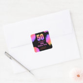 50歳の誕生日 ネオンピンクのグリッター パーティー スクエアシール (封筒)