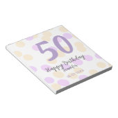 50歳の誕生日 名前 日付 紫 オレンジ ドット ノートパッド (アングル)